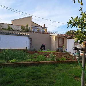 https://zefir-apartments.in-istria.net