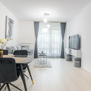  Appartamento Paris Luxury Centre 2bdr W Work Desk And Wifi Near Nevsky Cathedral